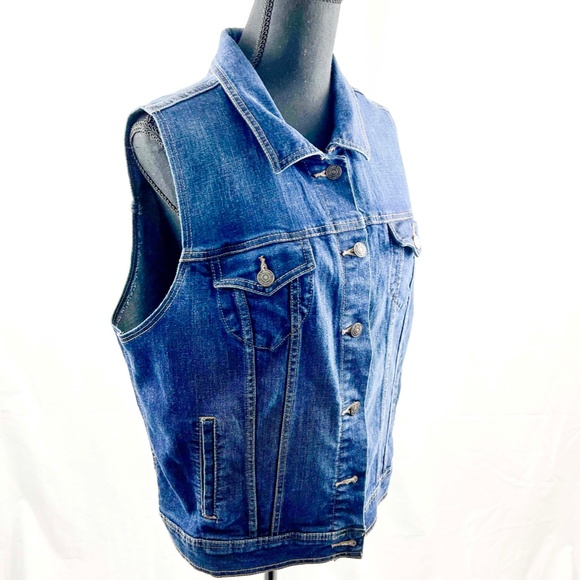 Old Navy Women's Sleeveless Jacket - Picture 8 of 10